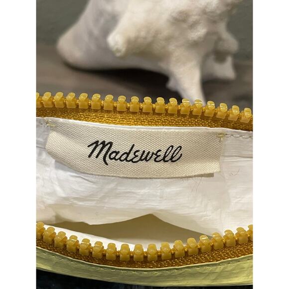 Madewell Beach Wristlet - Water & Sand Resistant - Cute! - Picture 2 of 3